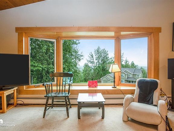5th image of 11811 Laurie Cir