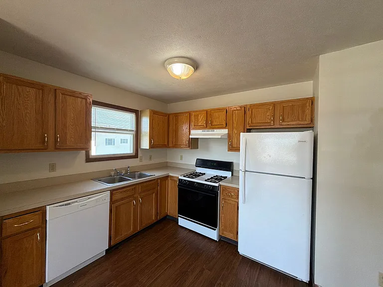 209 Stonewall Ct — Photo 5