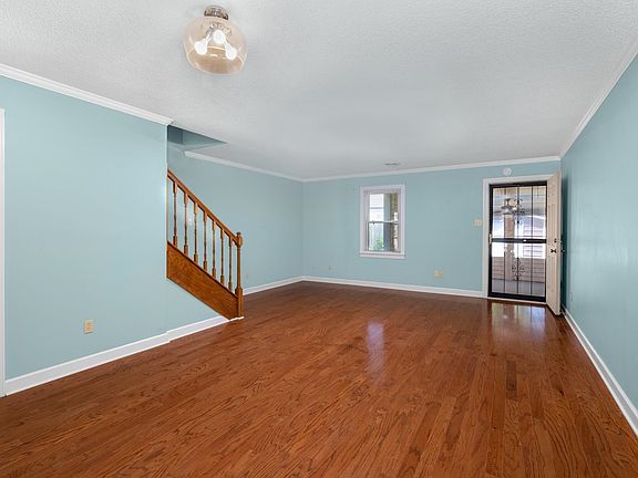 5th image of 506 E Church Ave