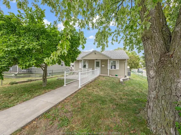 1592 Prince Rd, Windsor, ON N9C 3B3
