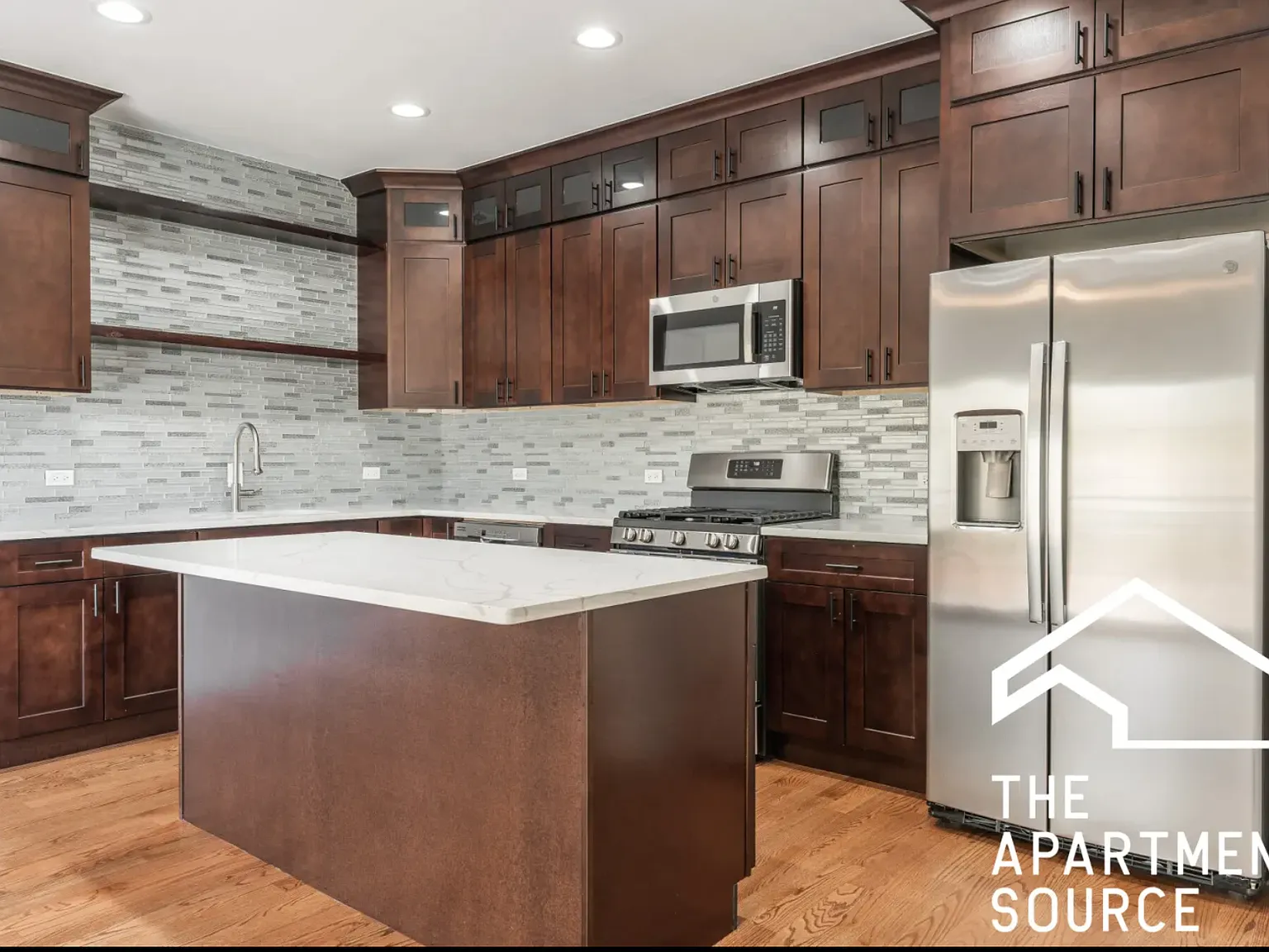 3 bed, 1300 sqft, $3,960 — Photo 2