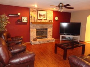 N103W16761 Country Ct, Germantown, WI 53022