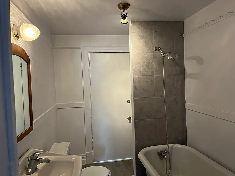 2 story 2 Bed / 2 Bath Charming Dowtown Cottage - Just-Renovated — Photo 13