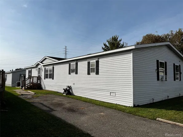 1341 Overlook Ln, Pontiac, MI 48340