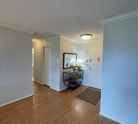 4th image of 203 Yoakum Pkwy APT 1821
