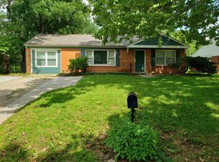 1520 Hillcrest Dr, Manhattan, KS 66502