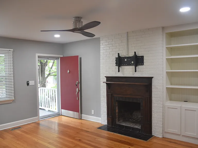 1919 Vanderbilt Cir SW — Photo 2