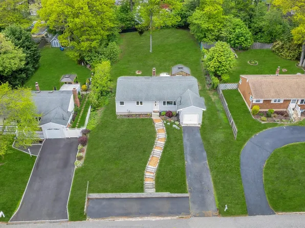 327 Peconic Street, Ronkonkoma, NY 11779