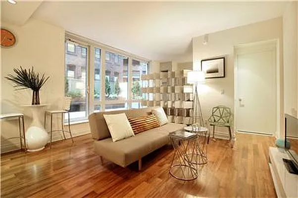 Sold by Warburg | media 17