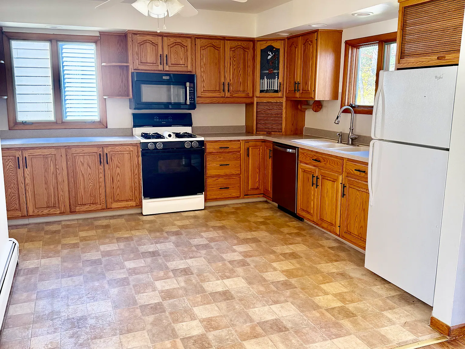 4 bed, 1568 sqft, $2,200 — Photo 2