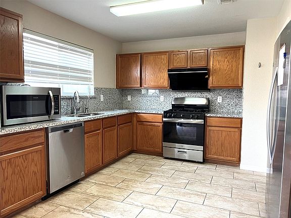 3rd image of 20910 Lansing Ridge Ln