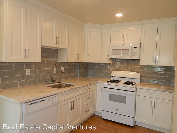 4th image of 304 Edwards St #B