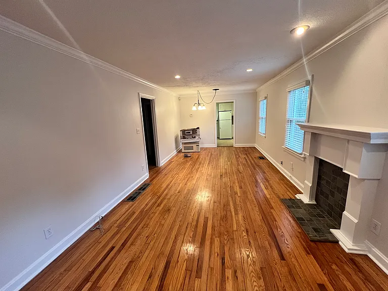 1568 Braeburn Dr SE — Photo 1