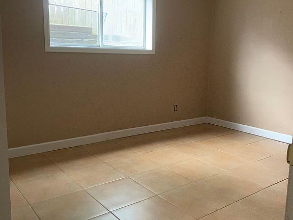 5th image of 806 W Pine Hill Ln APT 17