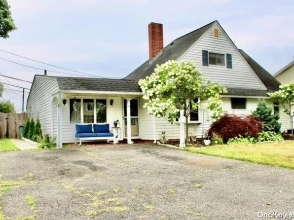 23 Dome Lane, Wantagh, NY 11793