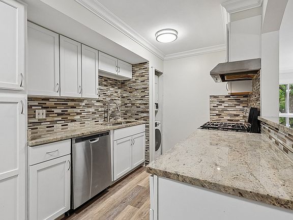 5th image of 718 Dempster St APT G106