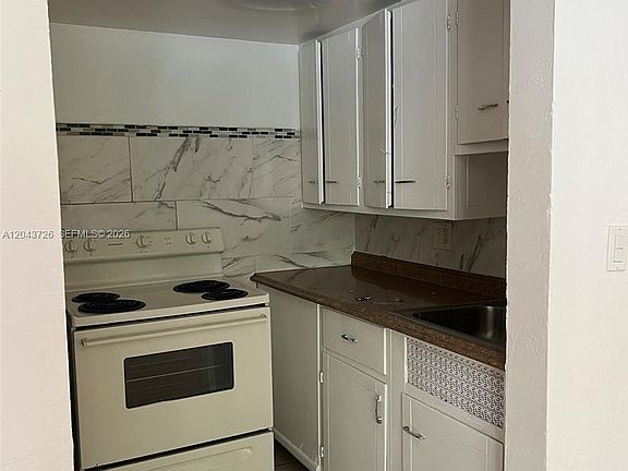 4th image of 1895 SW 22nd St #7