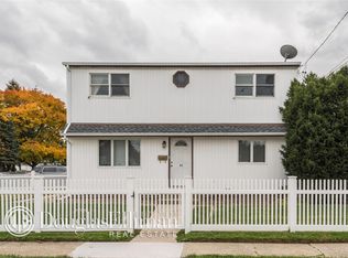 33 Virginia Ave, Plainview, NY 11803