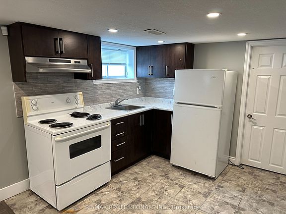 5th image of 167.5 Grosvenor Ave N