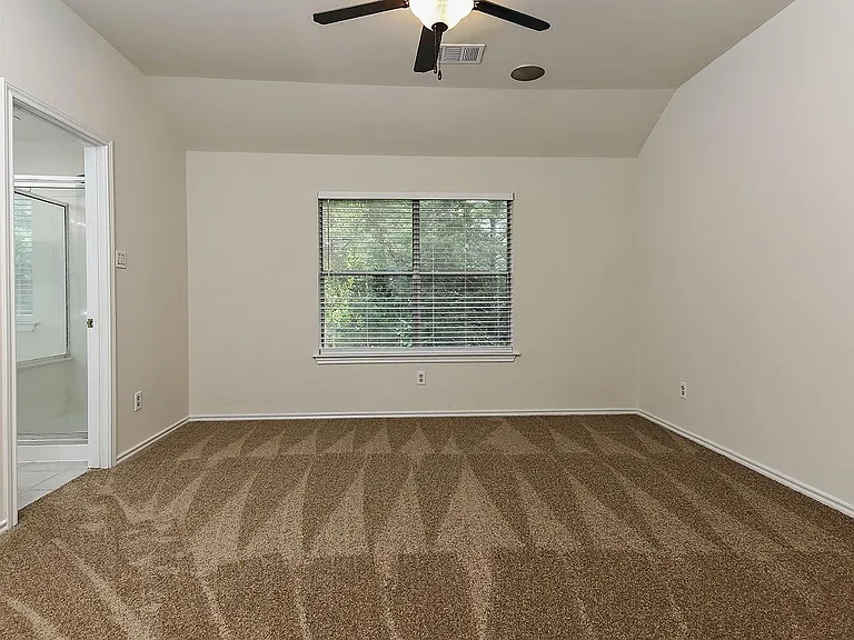 102 Blue Creek Ct — Photo 13