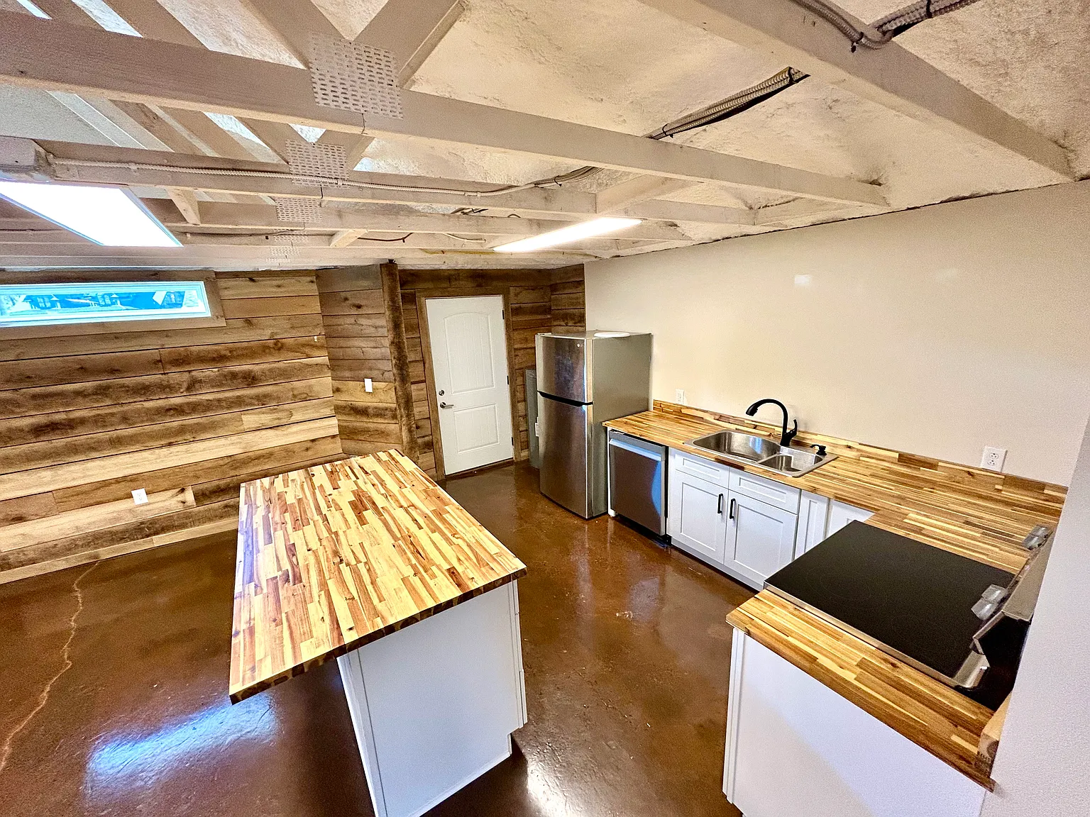 Studio, 985 sqft, $1,500 — Photo 3