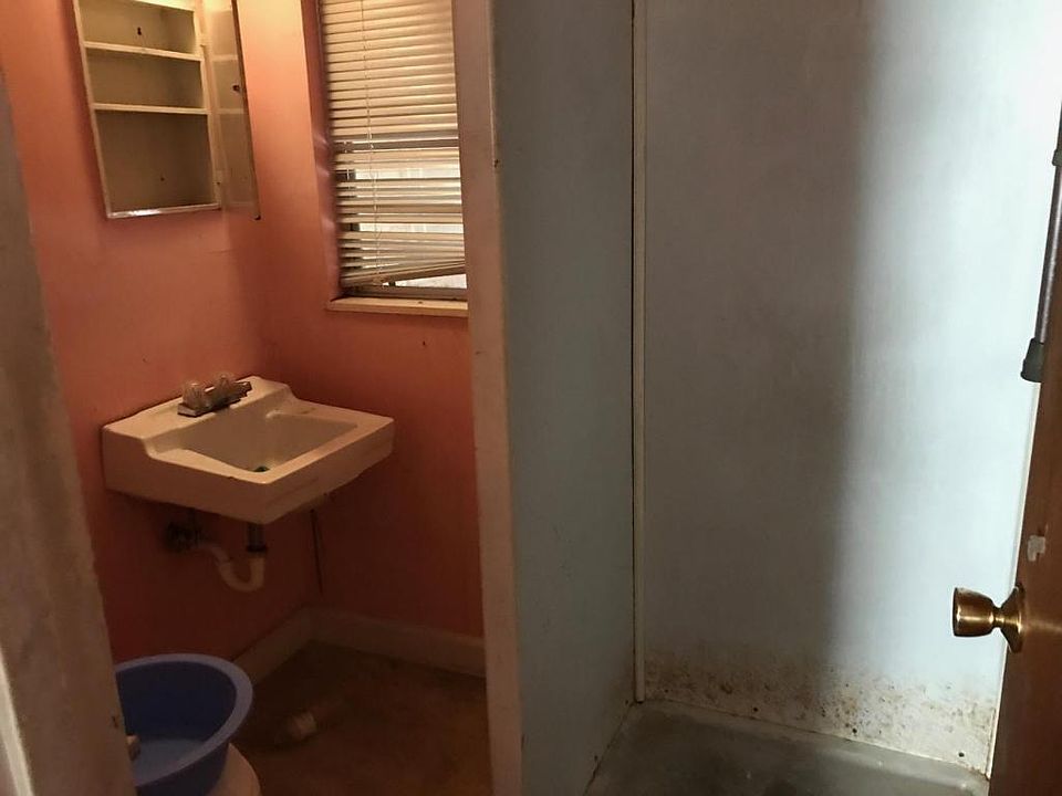 2nd image of 216 Chickamauga Ave