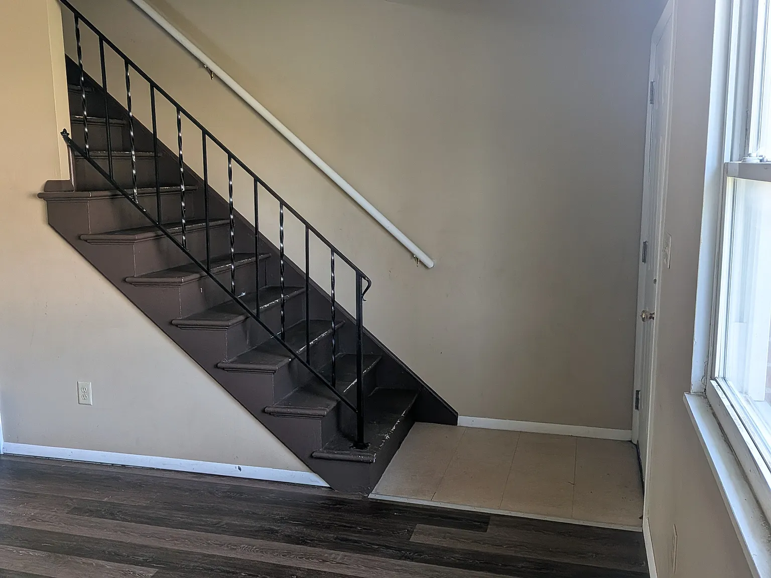 2 bed, 1.5 bath, $900 — Photo 1