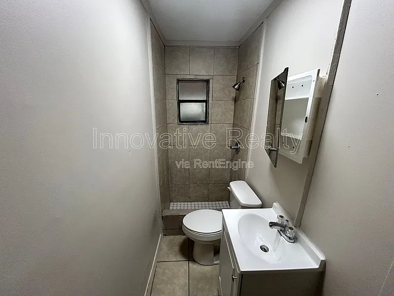517 E 5th St #B — Photo 12