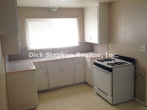 3rd image of 2327 E Washington St