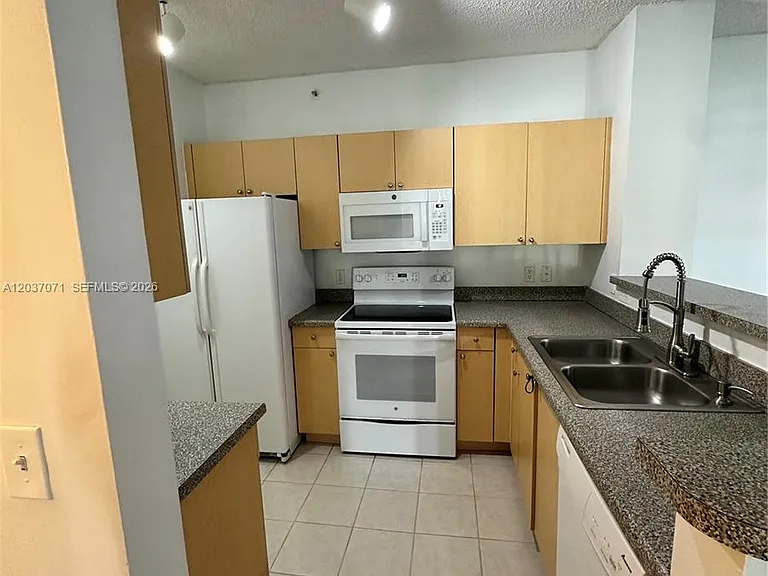 8050 N Nob Hill Rd #102 — Photo 8