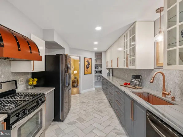 6353 Brampton Ct, Alexandria, VA 22304