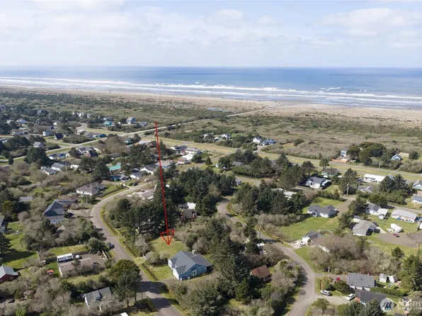 136 Jib Street NW, Ocean Shores, WA 98569