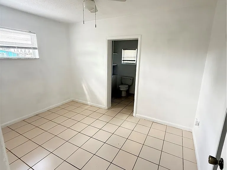 21422 Kenyon Ave — Photo 5