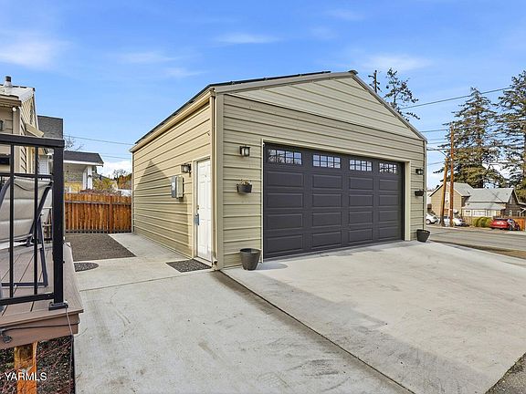 3rd image of 3208 Summitview Ave