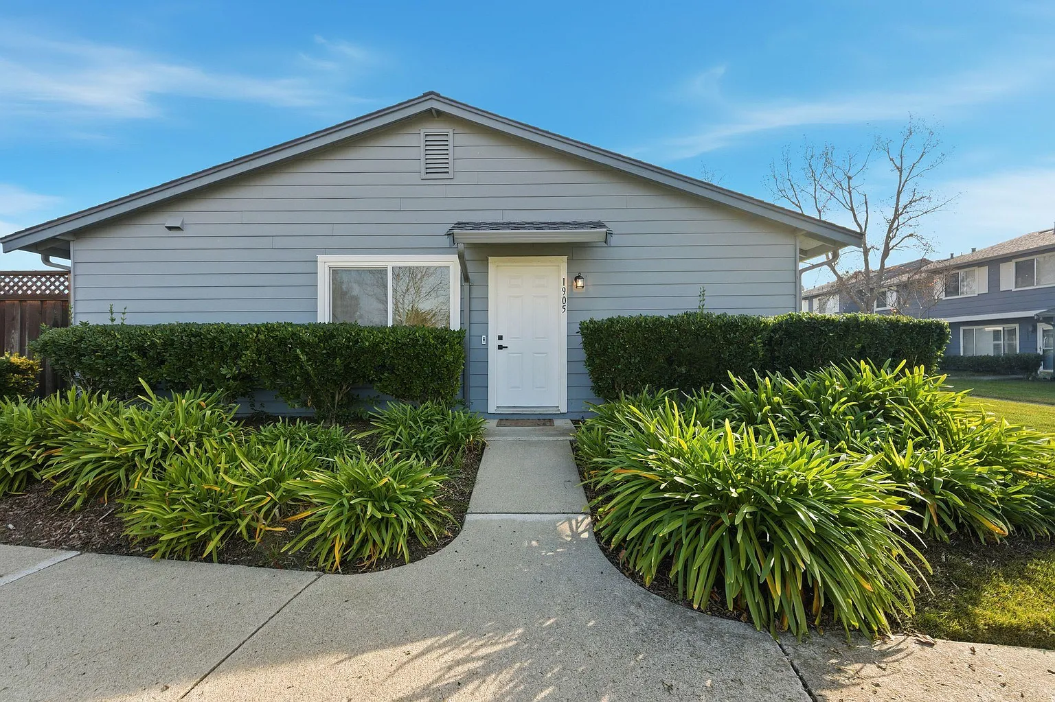 1905 Monterey Dr photo 1
