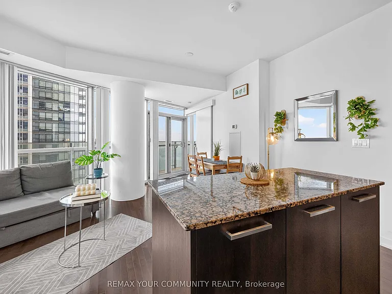 12 York St S #5102 — Photo 19