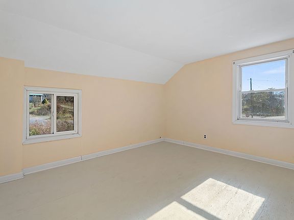 2nd image of 464 76th Rd