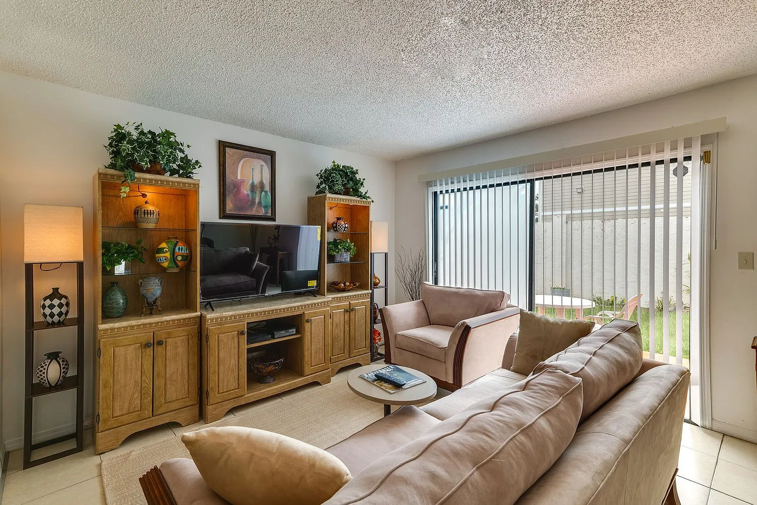 2 bed, 1.0 bath, 1097 sqft, $3,128 — Photo 2
