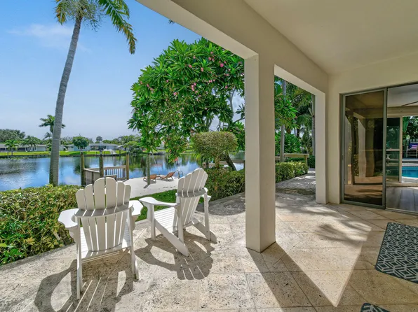 8110 W Lake Dr, Lake Clarke Shores, FL 33406