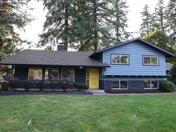2nd image of 3414 NE Royal Oaks Dr