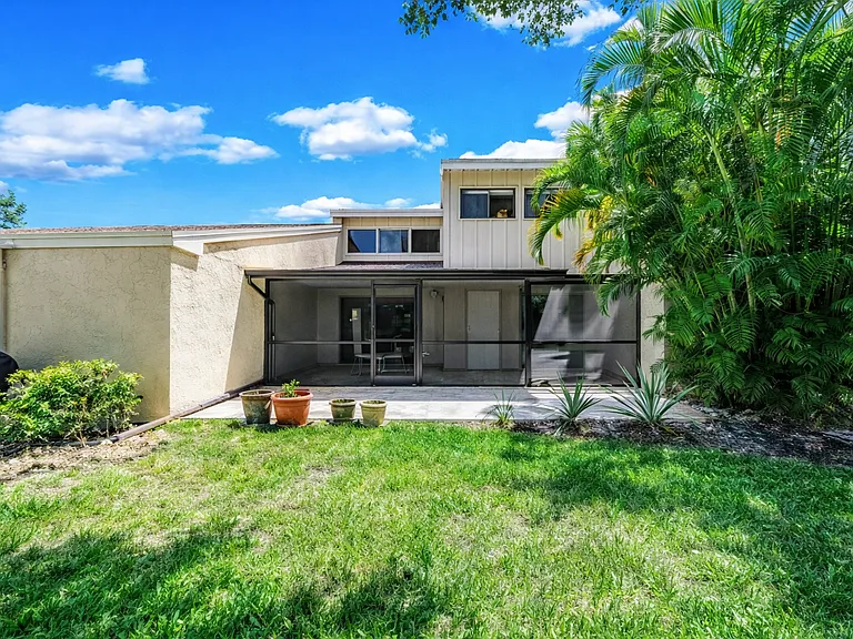 1659 SW Crossing Cir — Photo 9