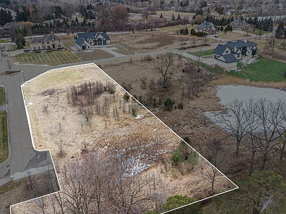 3rd image of 5 Fairway Trl