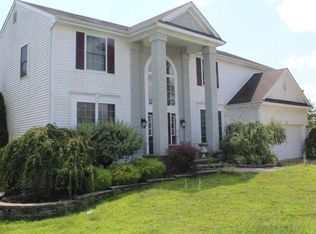 8 Diamond Ct, Sicklerville, NJ 08081