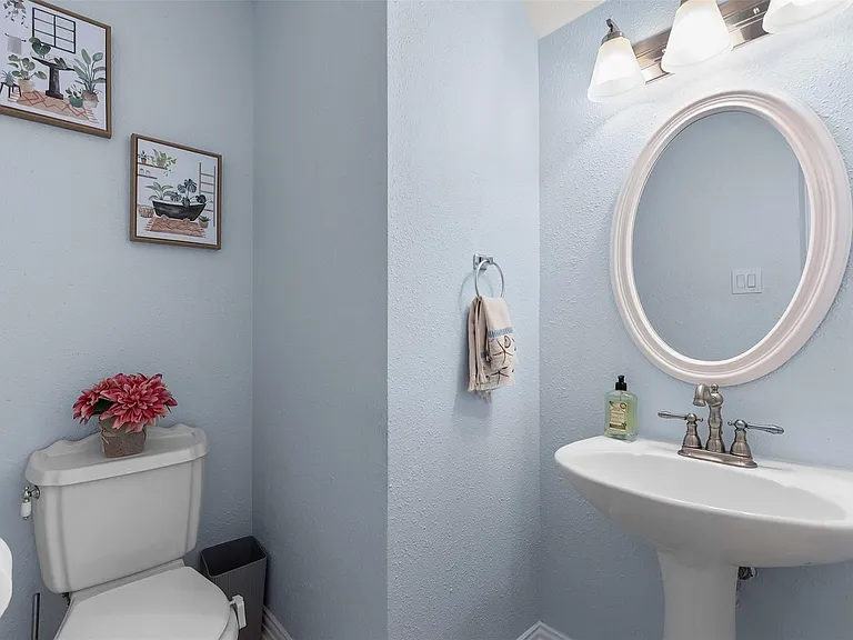 602 Oak Briar Dr — Photo 3