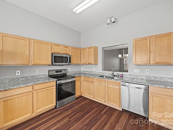 5th image of 2399 Marett Blvd