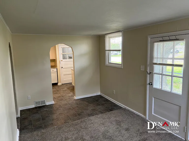 2425 S Norton Ave — Photo 4