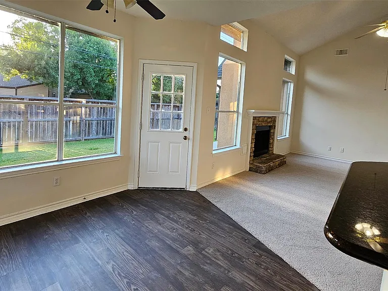 2202 Cherry Hill Ct — Photo 7