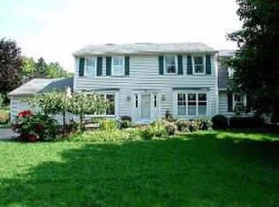 75 Bent Oak Trl, Fairport, NY 14450
