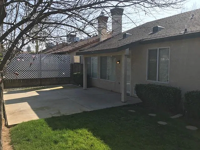 4 bed, 2133 sqft, $2,495 — Photo 3