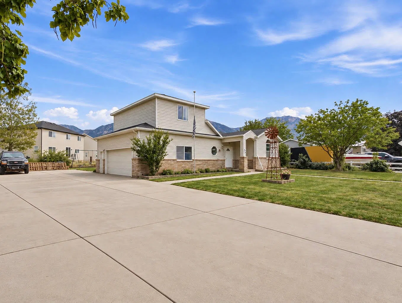 3 bed, 2.5 bath, 1478 sqft, $2,350 — Photo 2